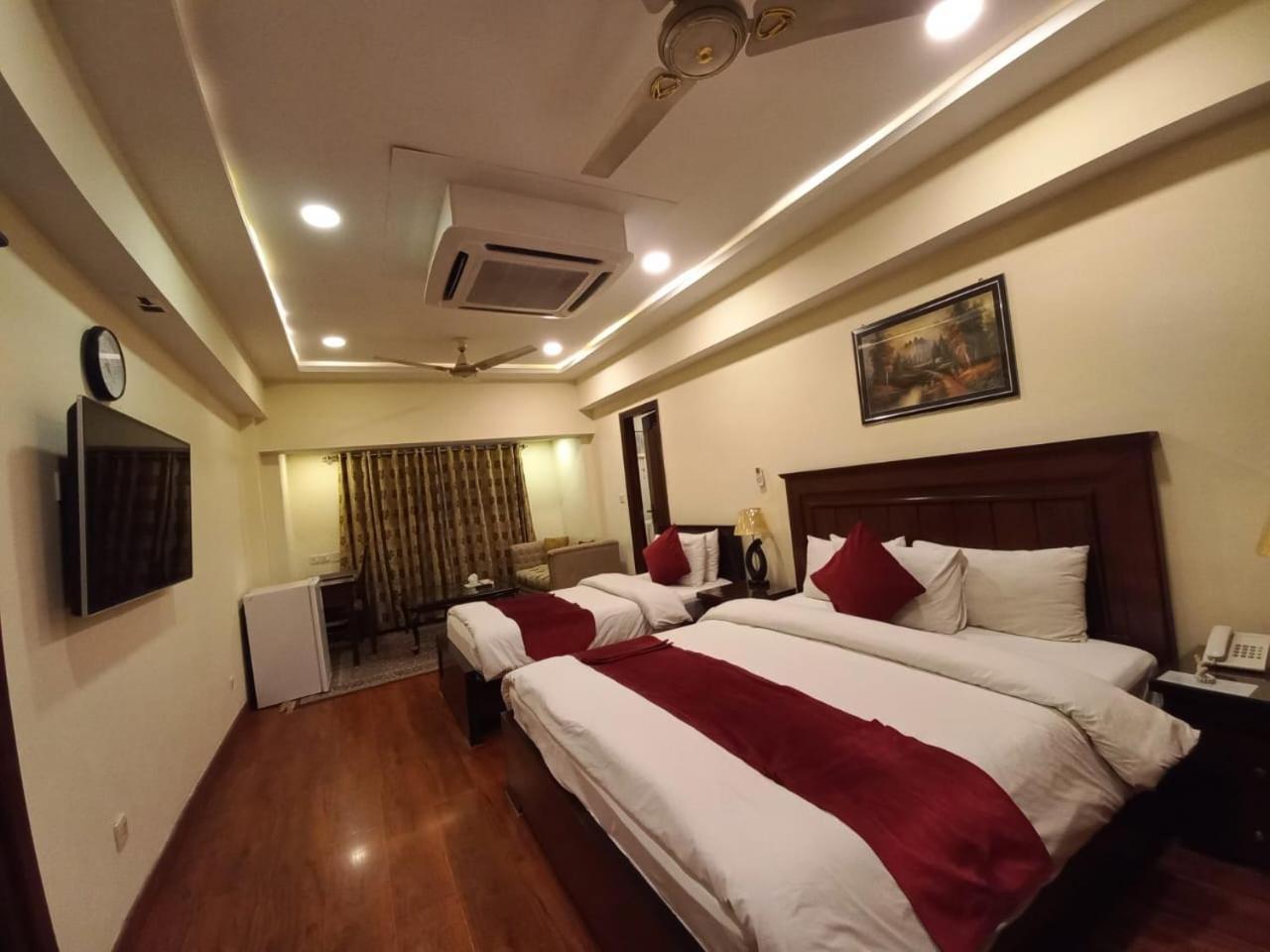 Hotel Diplomat Islamabad Bagian luar foto