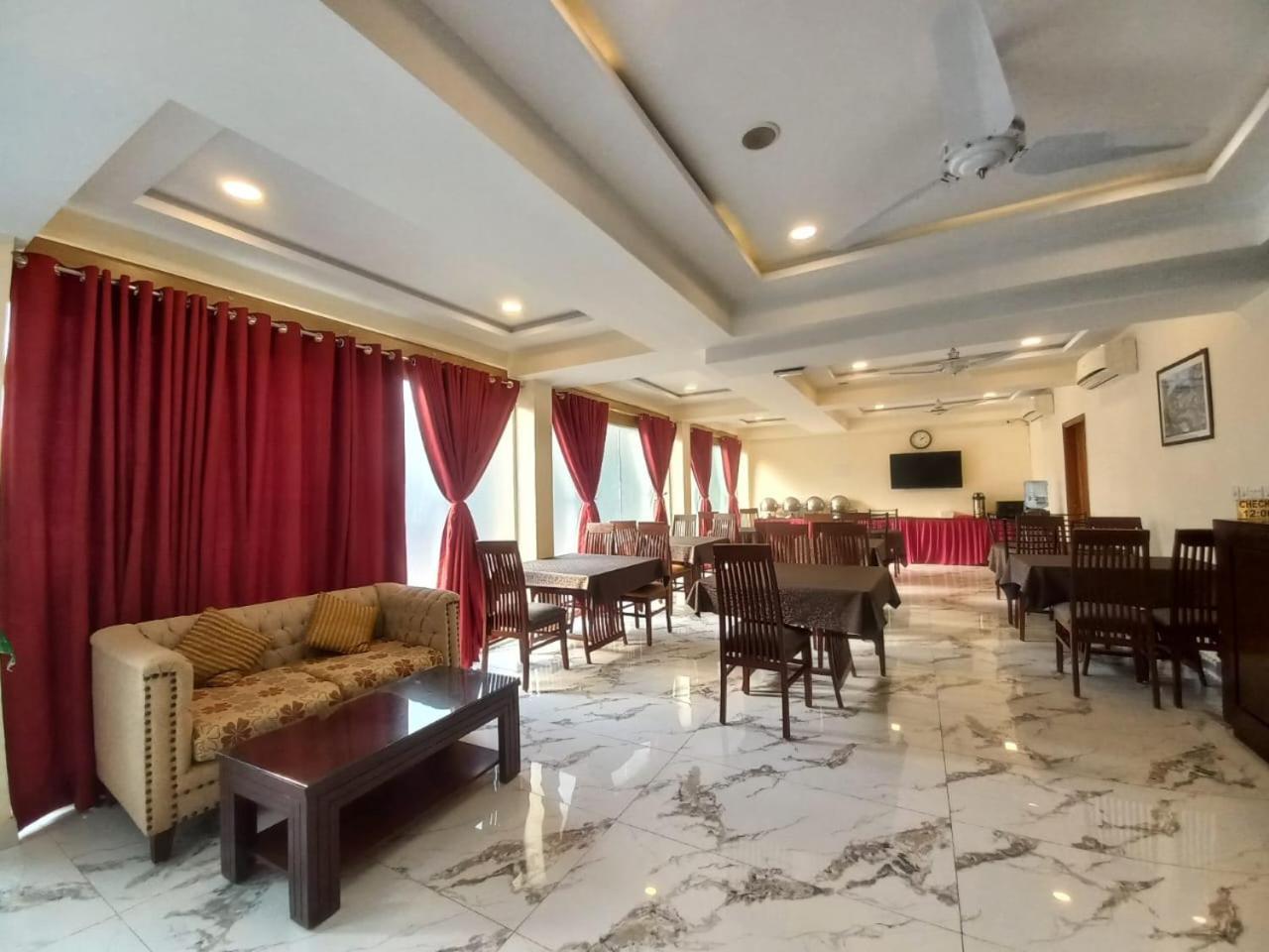 Hotel Diplomat Islamabad Bagian luar foto