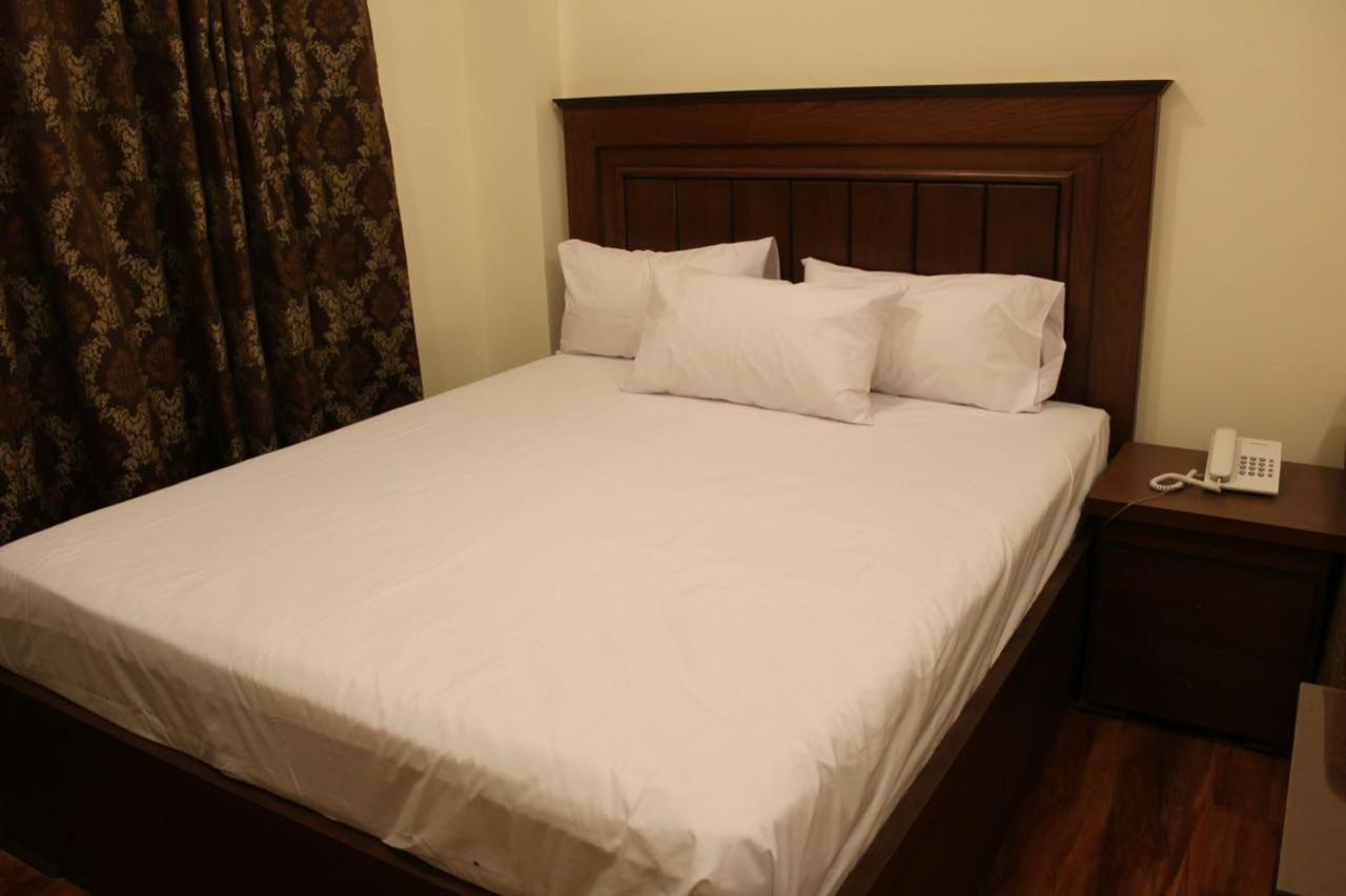 Hotel Diplomat Islamabad Bagian luar foto