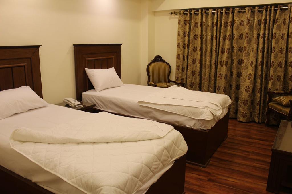 Hotel Diplomat Islamabad Bagian luar foto