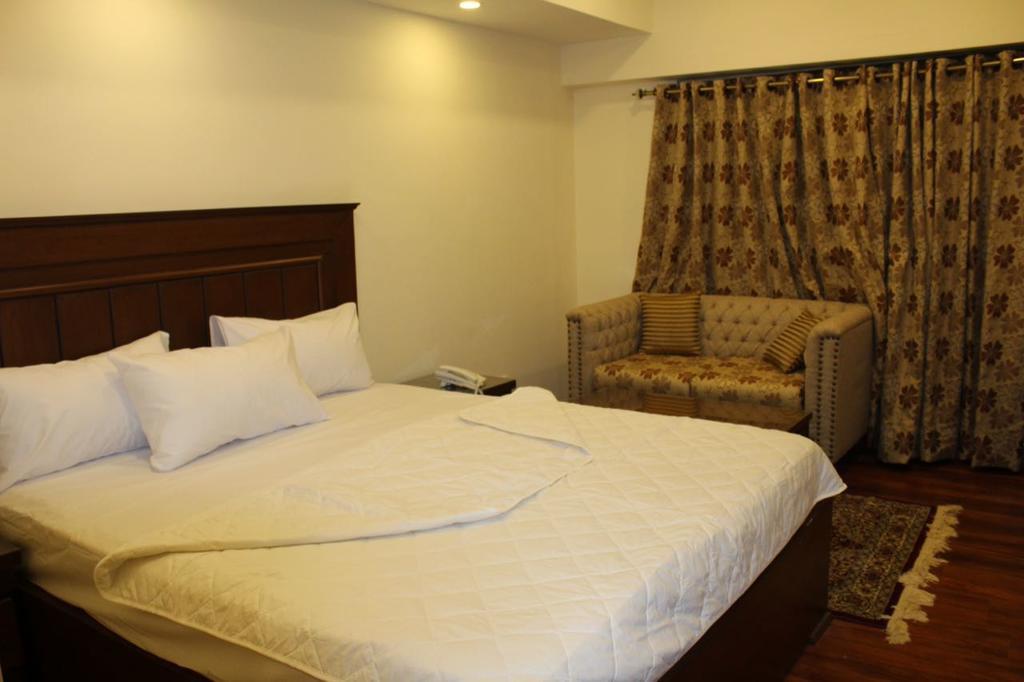 Hotel Diplomat Islamabad Bagian luar foto