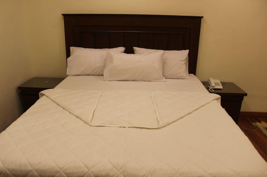 Hotel Diplomat Islamabad Bagian luar foto