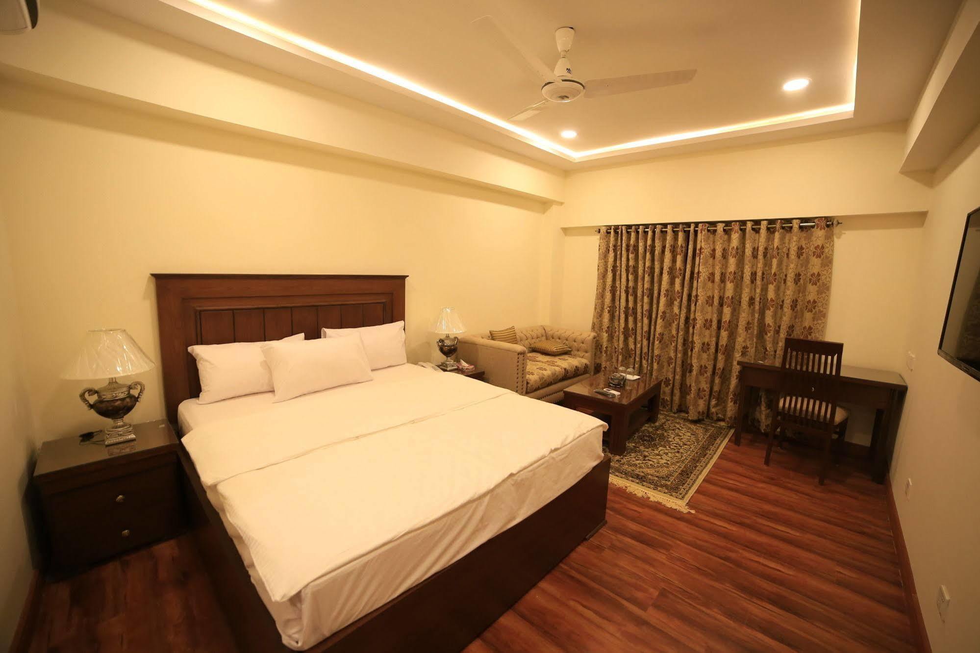 Hotel Diplomat Islamabad Bagian luar foto