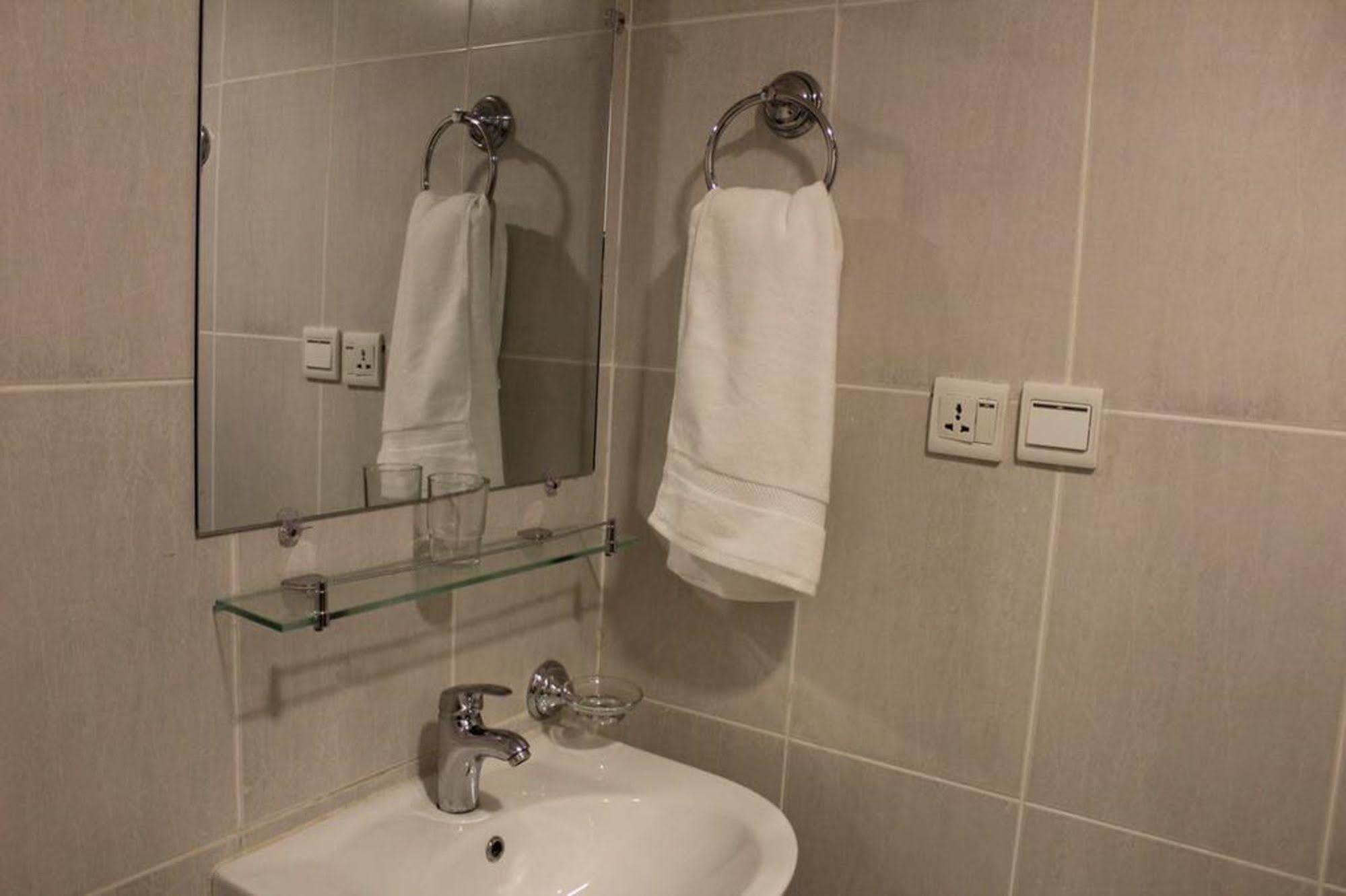 Hotel Diplomat Islamabad Bagian luar foto