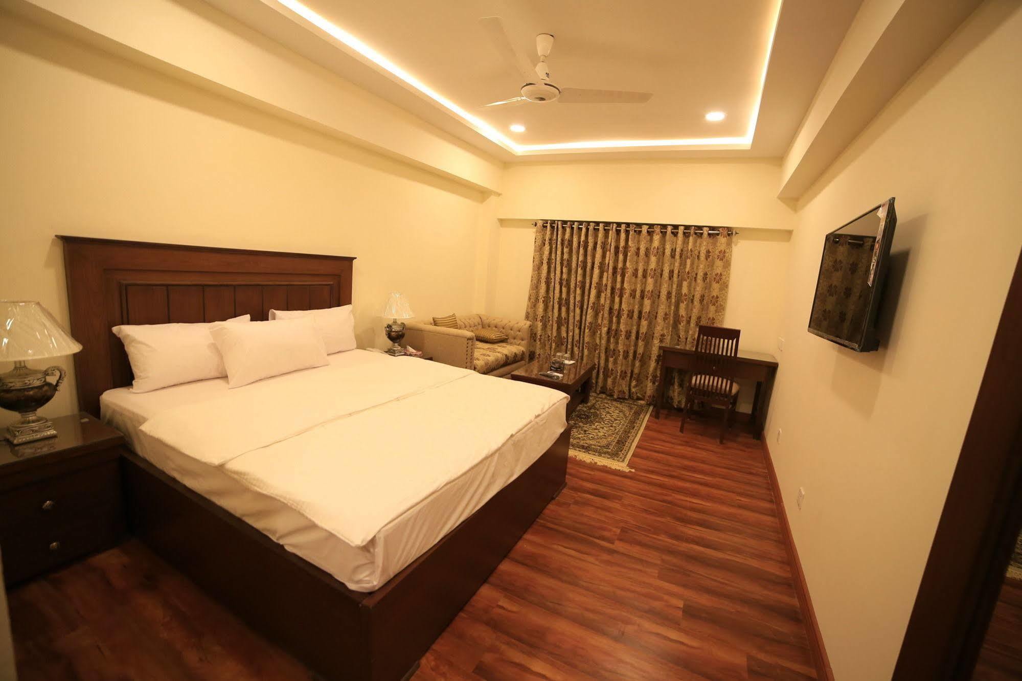 Hotel Diplomat Islamabad Bagian luar foto