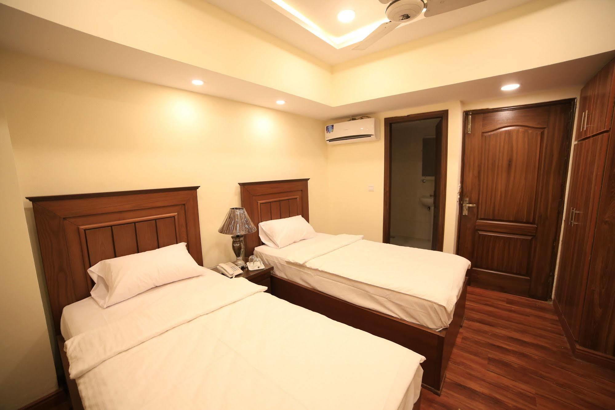 Hotel Diplomat Islamabad Bagian luar foto