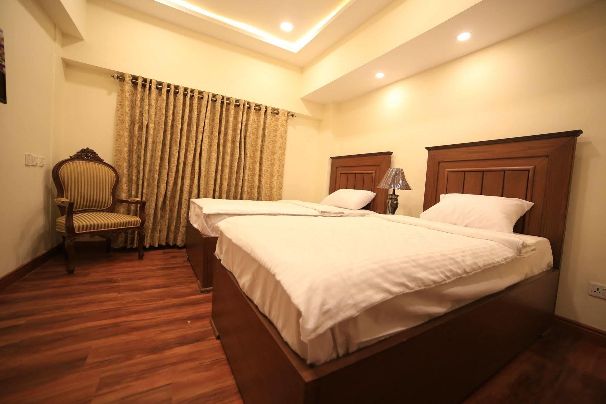 Hotel Diplomat Islamabad Bagian luar foto