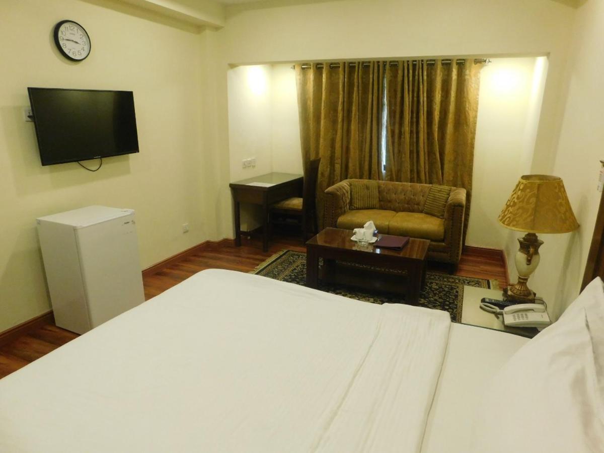 Hotel Diplomat Islamabad Bagian luar foto