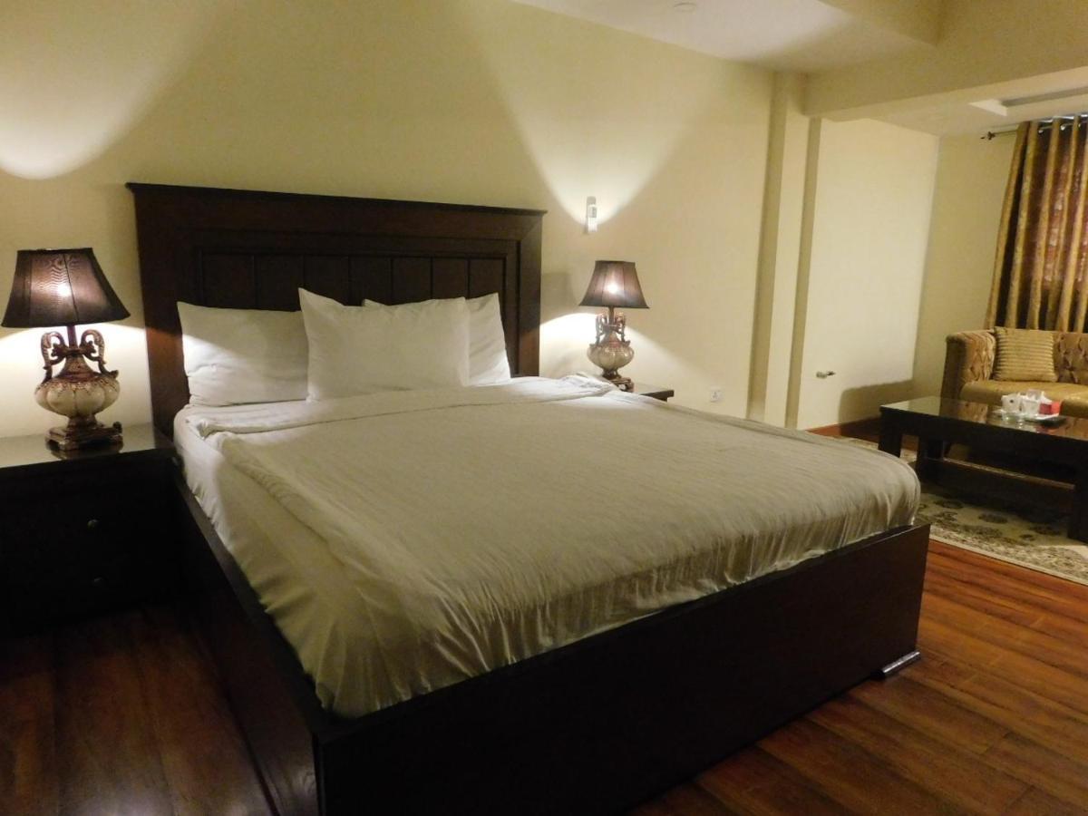 Hotel Diplomat Islamabad Bagian luar foto