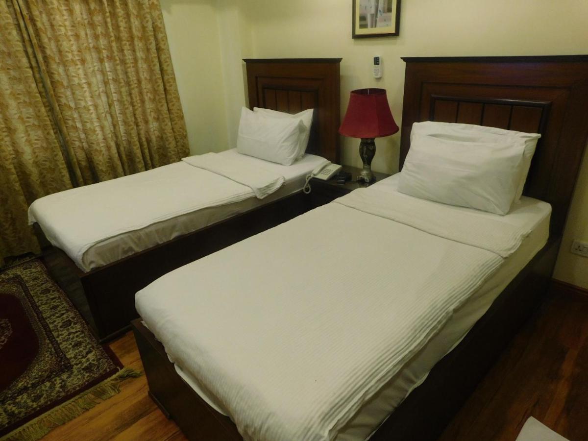 Hotel Diplomat Islamabad Bagian luar foto
