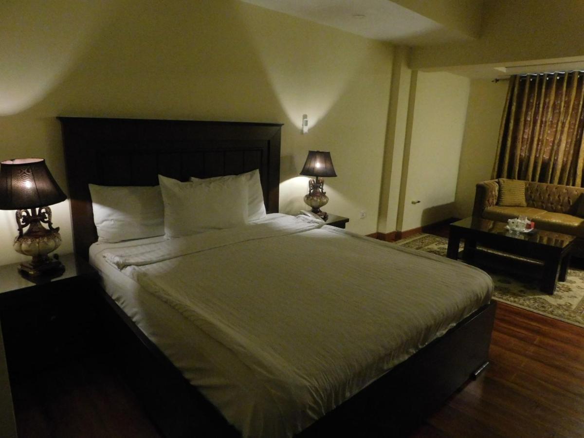 Hotel Diplomat Islamabad Bagian luar foto